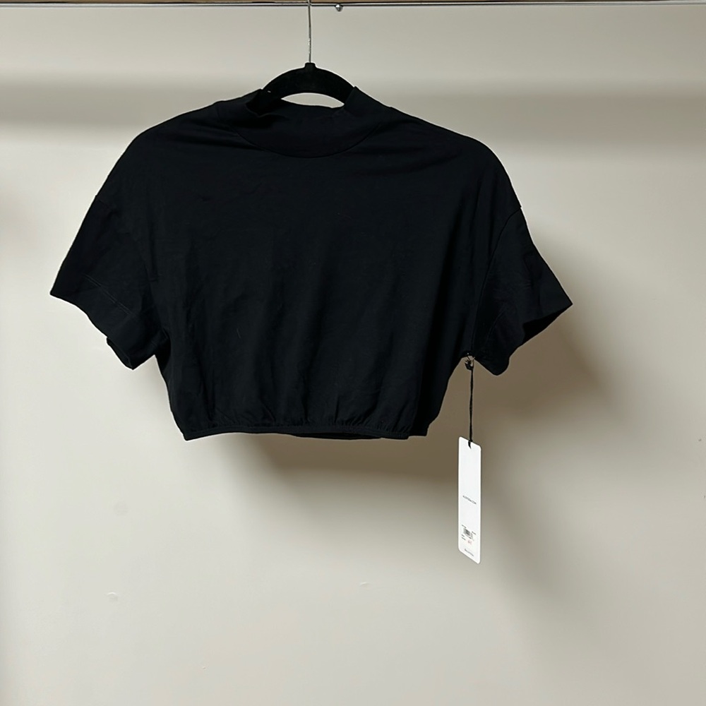 Alo kick it cropped tee black